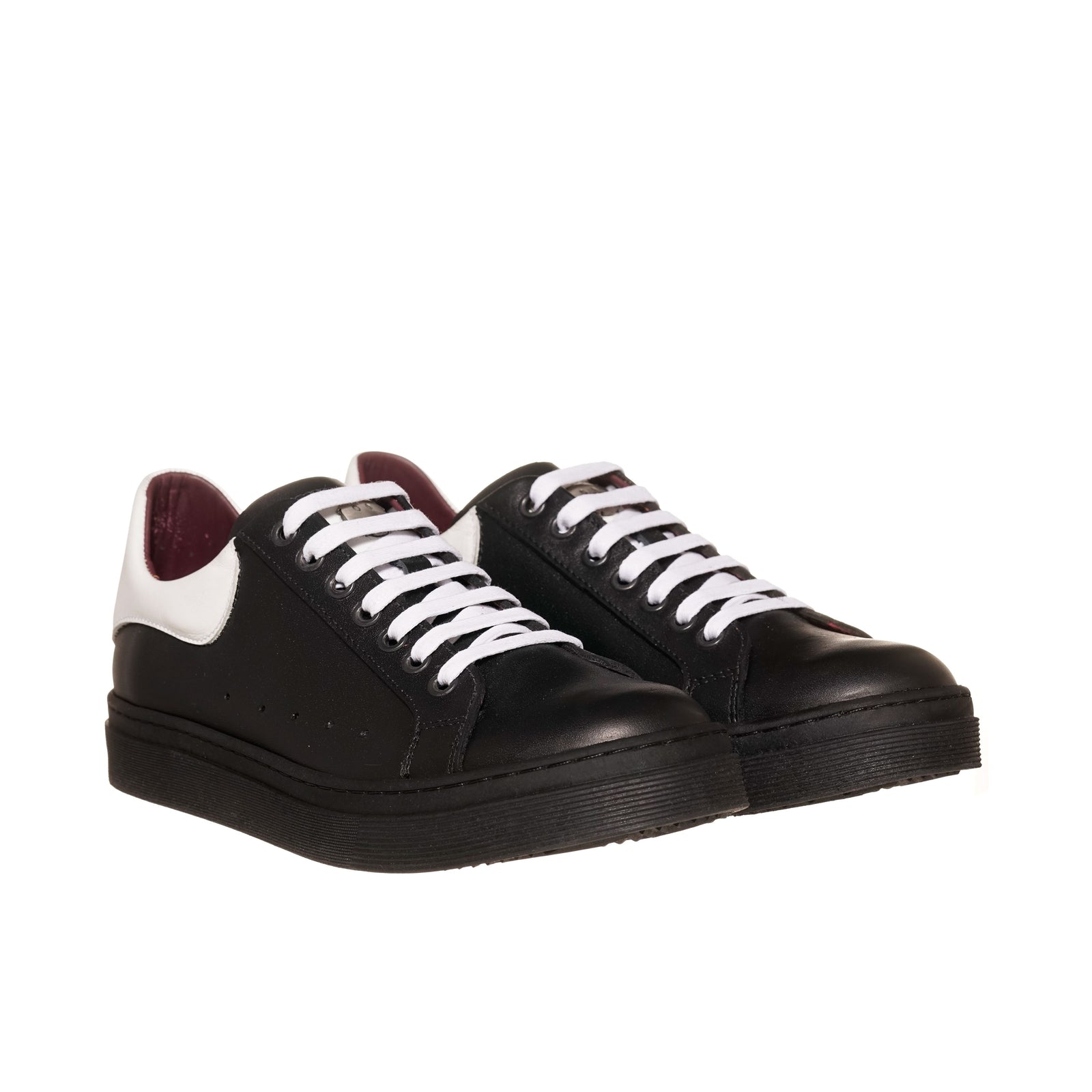 Zapatilla Nevado Negra Talonera Blanca