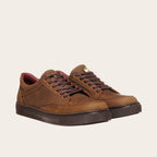 Zapatilla OLKI La Campana de cuero vacuno camel con cordones de algodón encerado y planta de caucho antideslizante.