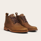 Botín Llaima Camel de cuero vacuno para hombre de OLKI. Diseño artesanal con cordones, suela de caucho antideslizante y forro de cuero.