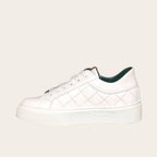 Zapatilla OLKI Real blanca de capellada con acolchado  y planta de plataforma.