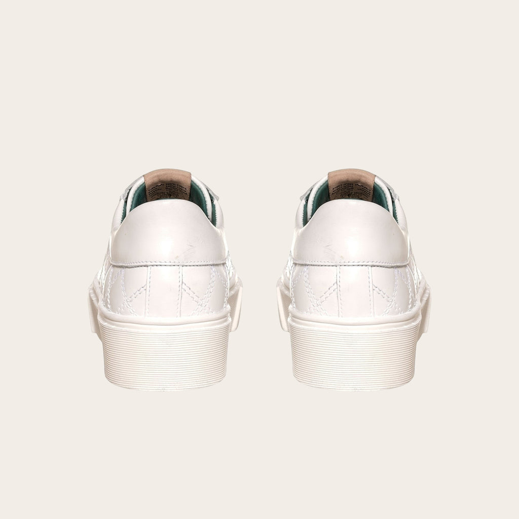 Zapatilla OLKI Real blanca de capellada con acolchado  y planta de plataforma.