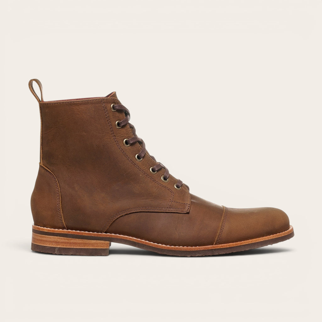 Botín Osorno Camel de cuero para hombre de OLKI con cordones, puntera reforzada y suela de caucho chocolate.