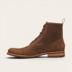 Botín Osorno Camel de cuero para hombre de OLKI con cordones, puntera reforzada y suela de caucho chocolate.