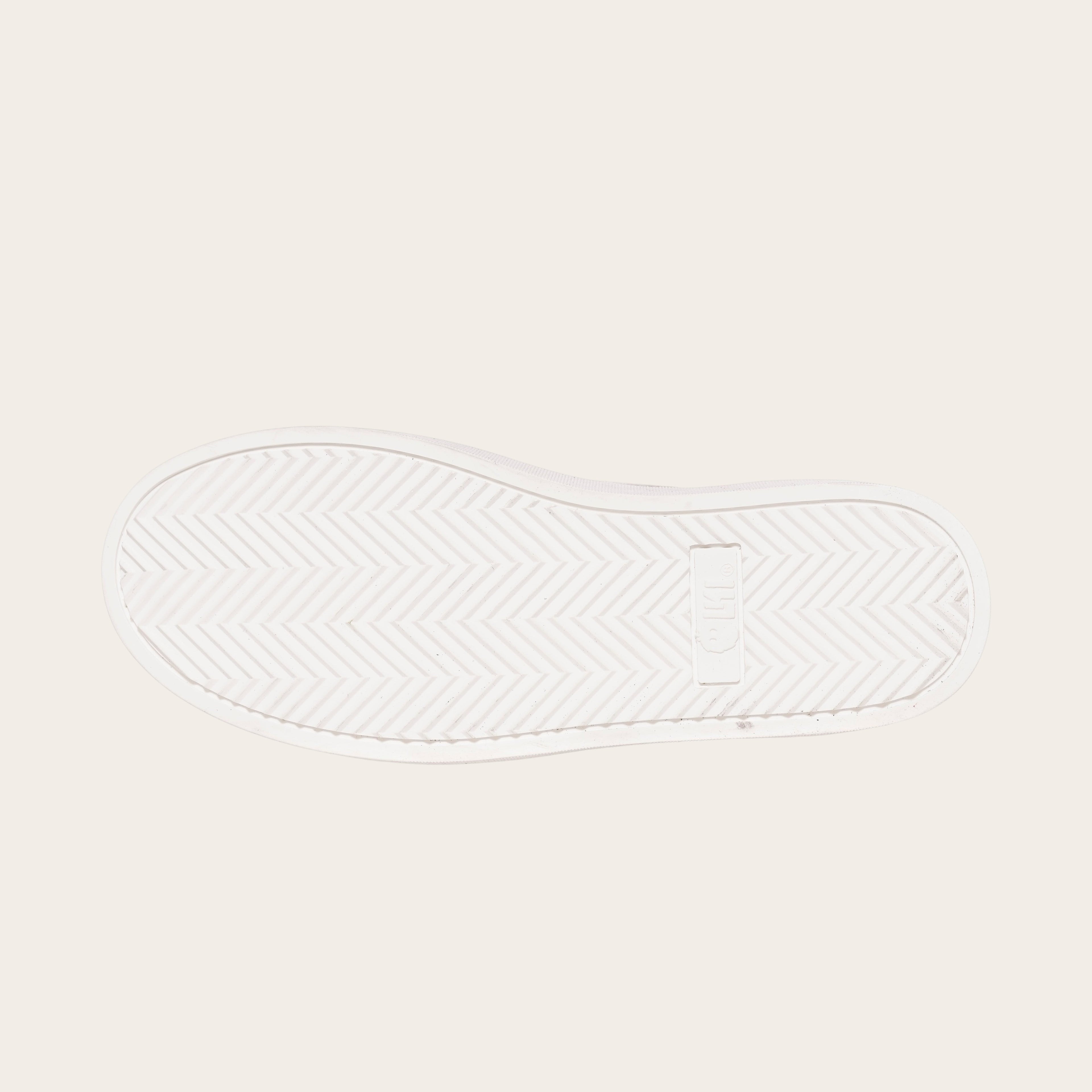 OLKI Zapatilla Calán verde musgo con planta blanca de goma y diseño de espiga. Ideal para uso diario.