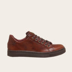 Zapatilla OLKI Tronador de cuero vacuno marrón con cordones de algodón encerado y planta de caucho antideslizante. Diseño para vestir.