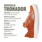 Zapatilla OLKI Tronador de cuero vacuno tostado con planta blanca de caucho antideslizante y cordones de algodón encerado. Diseño para vestir.