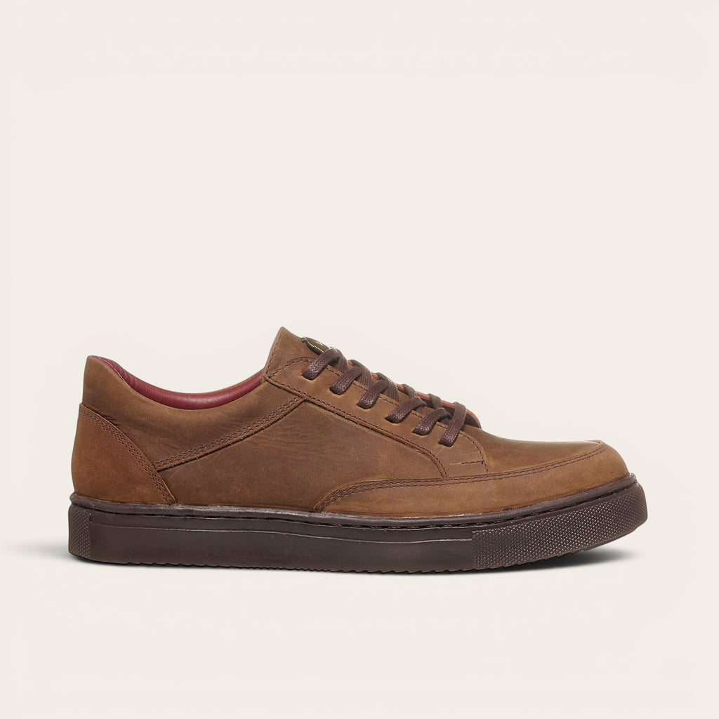 Zapatilla OLKI La Campana de cuero vacuno camel con cordones de algodón encerado y planta de caucho antideslizante.
