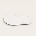 Zapatilla alta chocolate de cuero noburo con cordones de algodón encerado y planta blanca de caucho. OLKI.