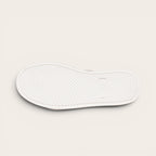 Zapatilla alta chocolate de cuero noburo con cordones de algodón encerado y planta blanca de caucho. OLKI.