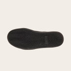 Zapatilla OLKI Manquehue negra de cuero nobuk con cordones, planta de caucho y plantilla antibacteriana. Diseño urbano.