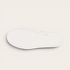 Zapatilla OLKI Manquehue petroleo de cuero con cordones blancos y planta de caucho blanca. Diseño urbano.