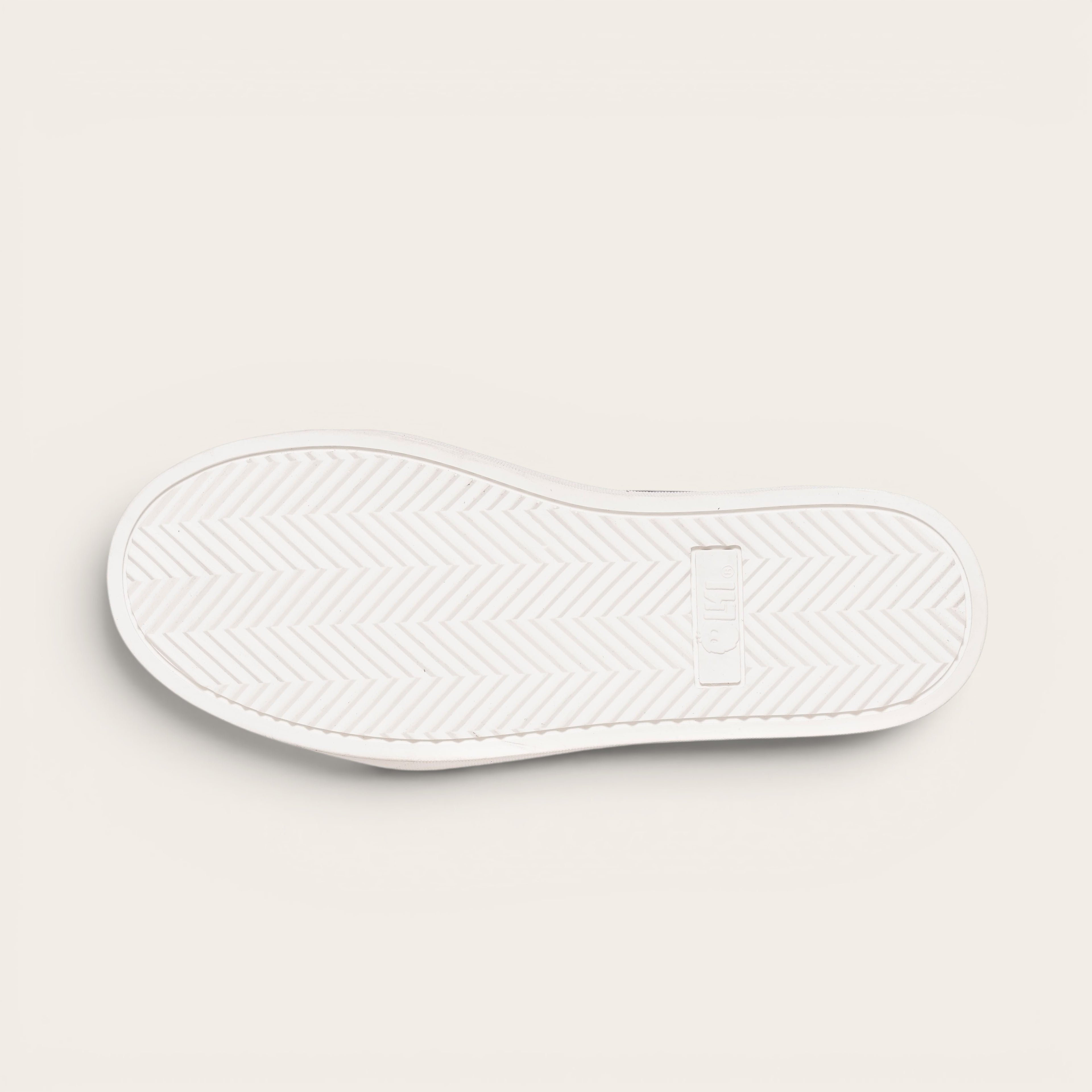Zapatilla OLKI Manquehue petroleo de cuero con cordones blancos y planta de caucho blanca. Diseño urbano.