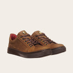Zapatilla OLKI Tronador camel de cuero de vacuno con cordones de algodón encerado y suela de caucho antideslizante.