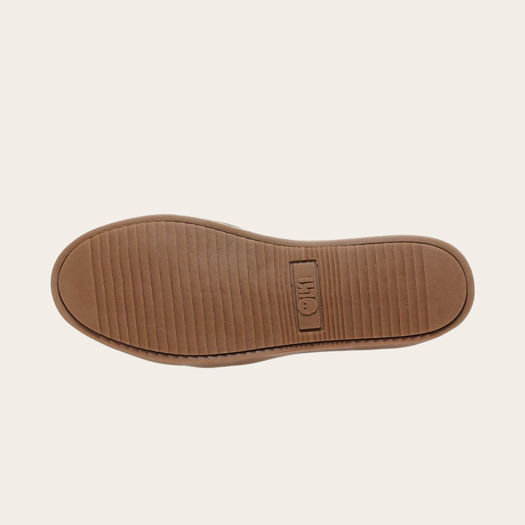 OLKI Zapatilla Tronador Camel Planta Cristal, planta de caucho antideslizante con logo grabado.