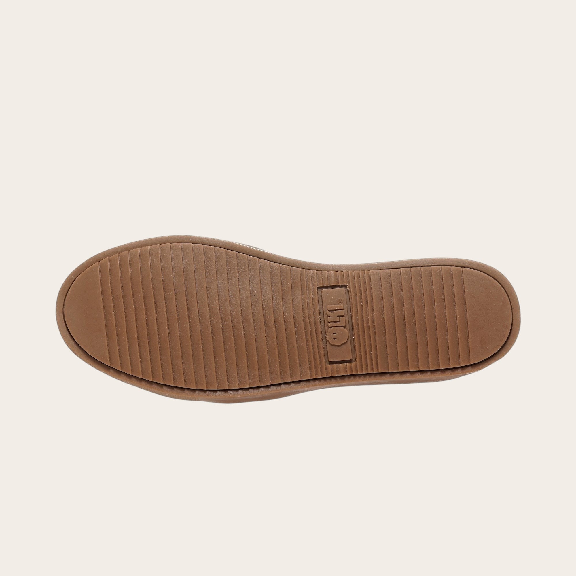 OLKI Zapatilla Tronador Camel Planta Cristal, planta de caucho antideslizante con logo grabado.