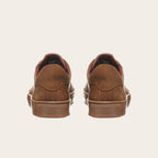 Zapatilla OLKI Tronador camel de cuero vacuno con cordones de algodón encerado y planta de caucho antideslizante.