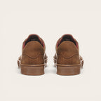 Zapatilla OLKI Tronador camel de cuero vacuno con cordones de algodón encerado y planta de caucho antideslizante.
