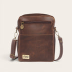 Bandolera Cautín Chocolate de cuero vacuno envejecido de OLKI con bolsillo frontal y correa ajustable.