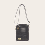 Bandolera negra de cuero natural OLKI con bolsillo exterior con cremallera y correa ajustable. Ideal para uso diario.