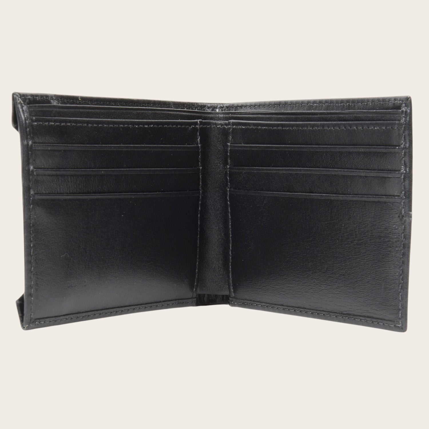 Billetera Ancoa Negro de cuero de OLKI con múltiples compartimentos para tarjetas y billetes. Diseño minimalista y elegante.