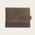 Billetera OLKI Dalcahue bi-fold de cuero verde musgo y marrón oscuro con tarjetero removible y botón con pasador.