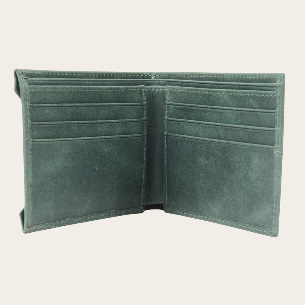 Billetera Ancoa Verde de cuero con múltiples ranuras para tarjetas y espacio para billetes. Diseño minimalista y funcional.