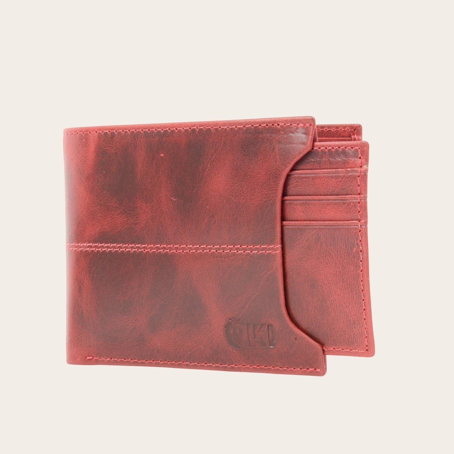 Billetera Ancoa Rojo de cuero de OLKI con múltiples ranuras para tarjetas y costuras decorativas.