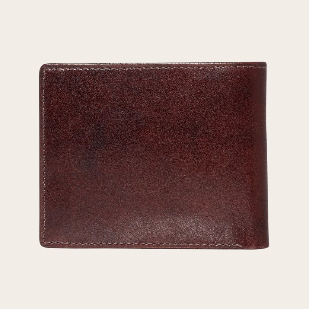 Billetera OLKI Ñuble Casataño de cuero marrón oscuro, diseño clásico con múltiples ranuras para tarjetas.