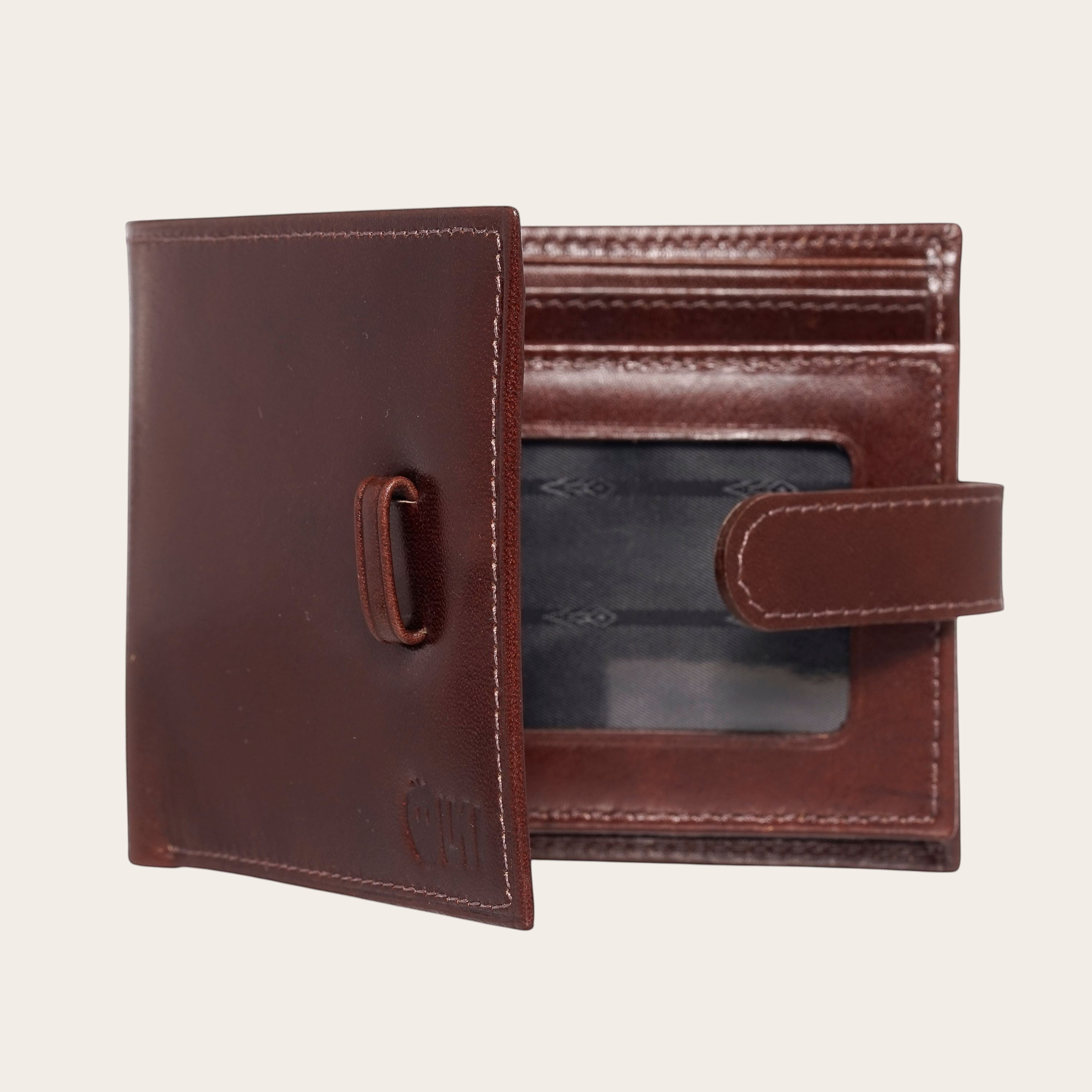 Billetera OLKI Lontué Castaño de cuero marrón con múltiples compartimentos, ventana para identificación y cierre de botón.