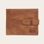 Billetera OLKI Lontué Habano de cuero marrón con cierre de pasador y logo grabado. Diseño clásico y funcional.