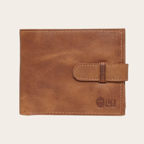 Billetera OLKI Lontué Habano de cuero marrón con cierre de pasador y logo grabado. Diseño clásico y funcional.