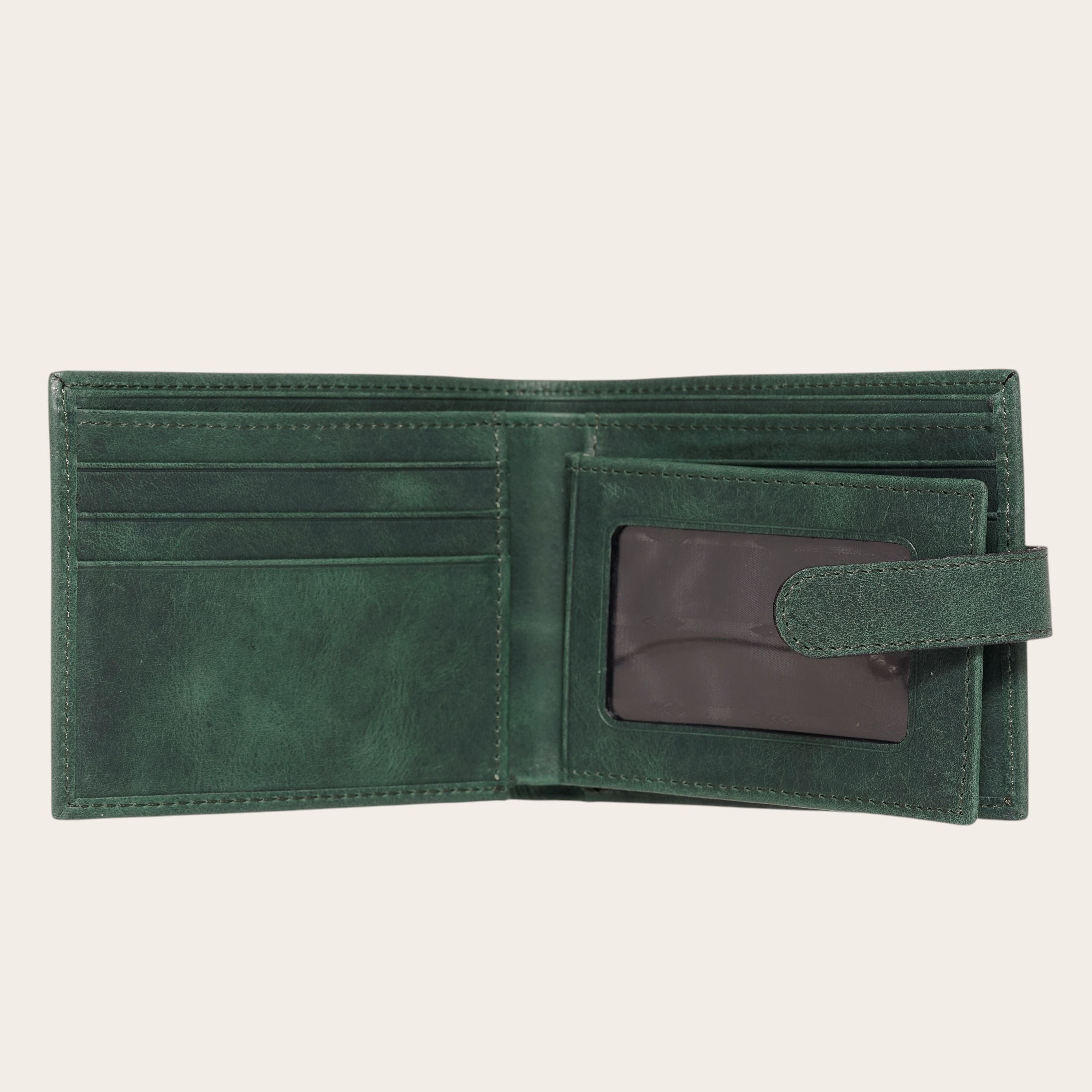 Billetera OLKI Lontué Verde de cuero con acabado envejecido, cierre con pasador, múltiples ranuras y ventana para identificación.