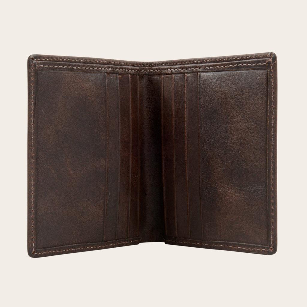 Billetera vertical OLKI Maule de cuero vacuno marrón chocolate con 6 espacios para tarjetas y separador de billetes.