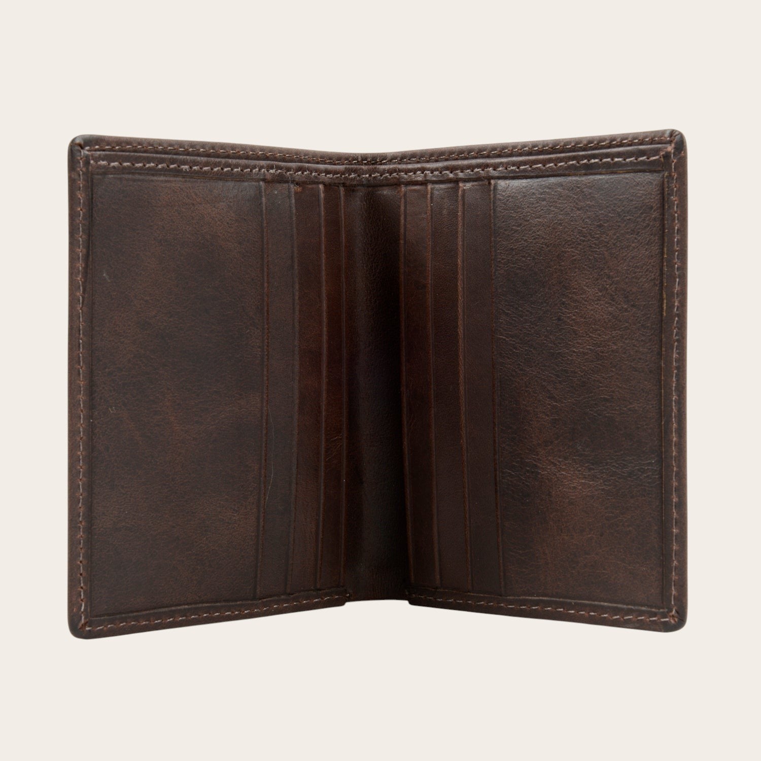 Billetera vertical OLKI Maule de cuero vacuno marrón chocolate con 6 espacios para tarjetas y separador de billetes.