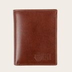 Billetera vertical OLKI de cuero marrón castaño con logo grabado. Diseño clásico y funcional para uso diario.