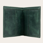 Billetera vertical OLKI Maule verde de cuero de vacuno con 6 espacios para tarjetas y separador de billetes.