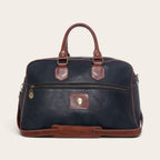 Bolso de viaje OLKI Rahue en cuero natural negro con detalles en cuero café, asas resistentes y bolsillo frontal.