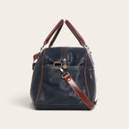 Bolso de viaje OLKI Rahue en cuero natural negro con detalles en cuero café y correa ajustable lateral