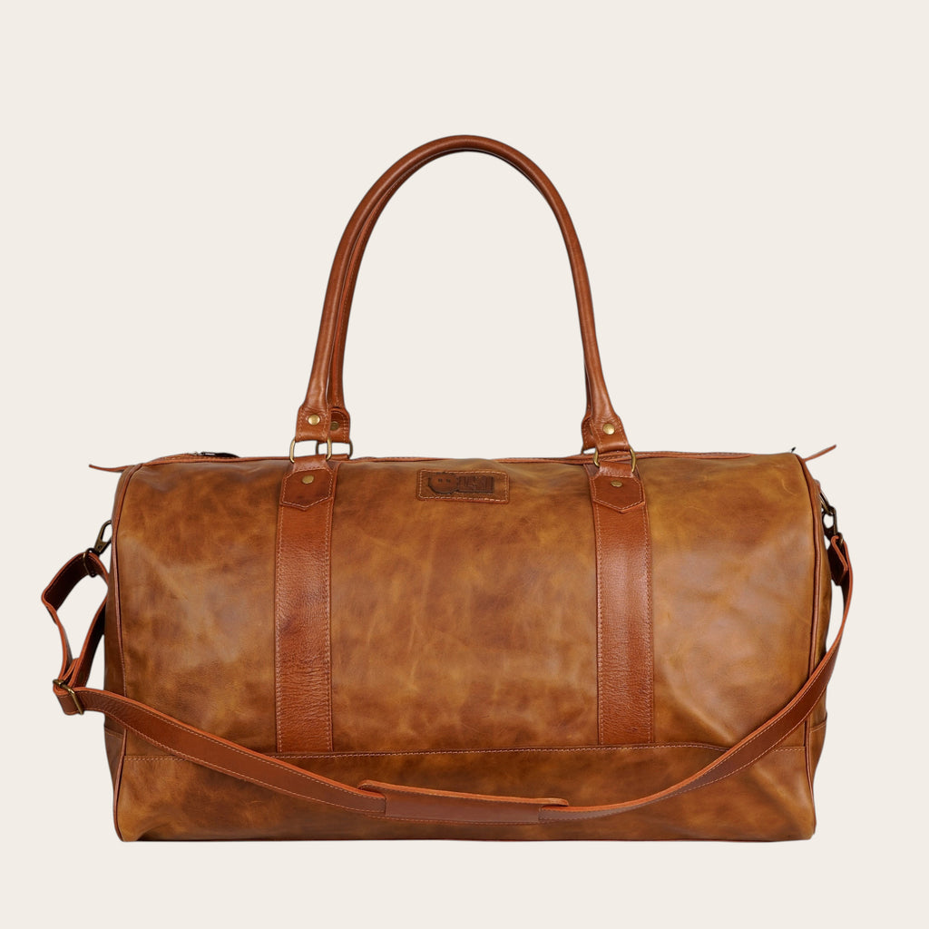 Bolso de viaje OLKI Futaleufu Carmelo Combinado de cuero genuino en tono caramel con detalles en cuero oscuro.