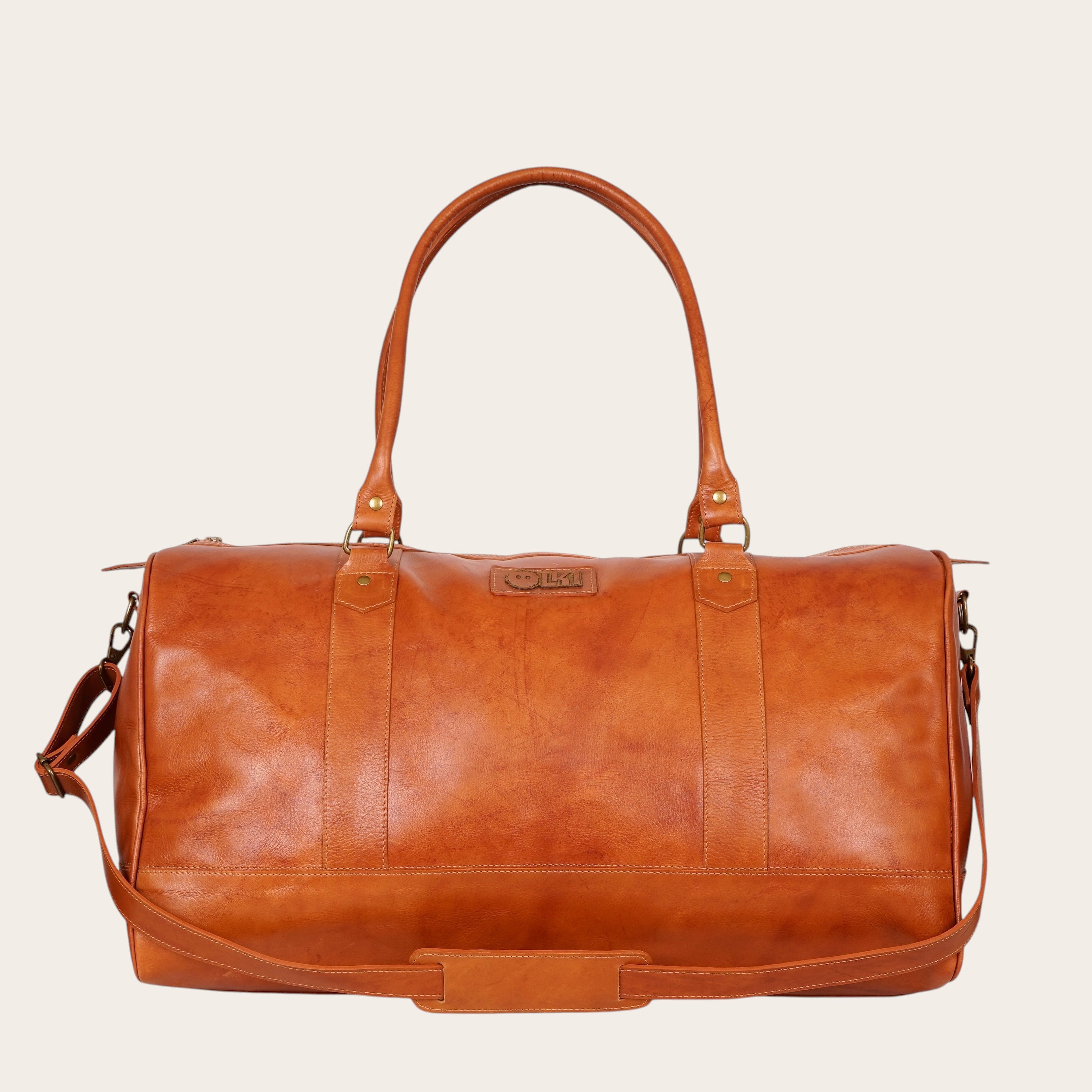 Bolso de viaje OLKI Futaleufu Curry de cuero natural de vacuno con correa ajustable y costuras reforzadas. 45 litros.