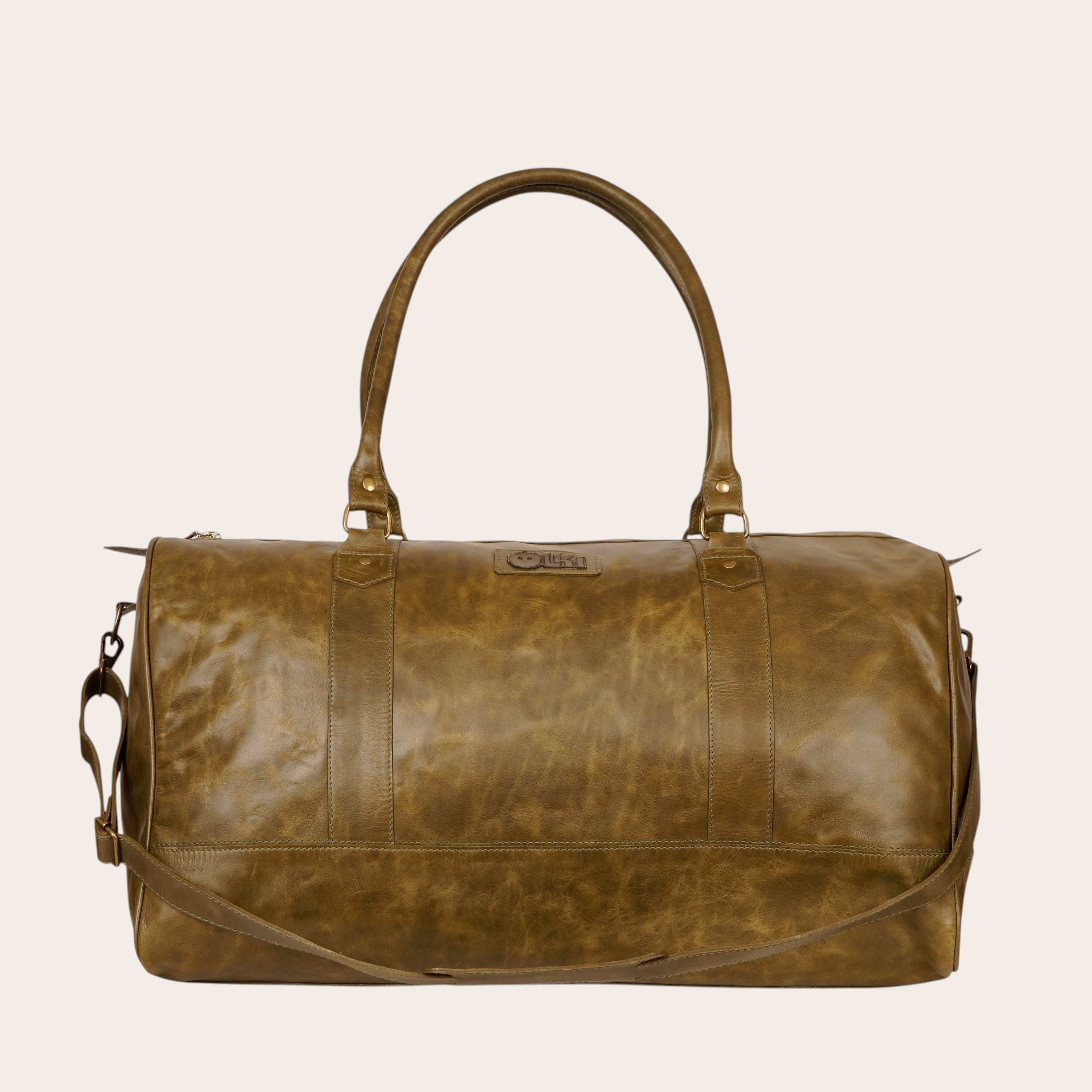 Bolso de viaje OLKI verde musgo de cuero de vacuno con asas y correa desmontable. Diseño clásico.