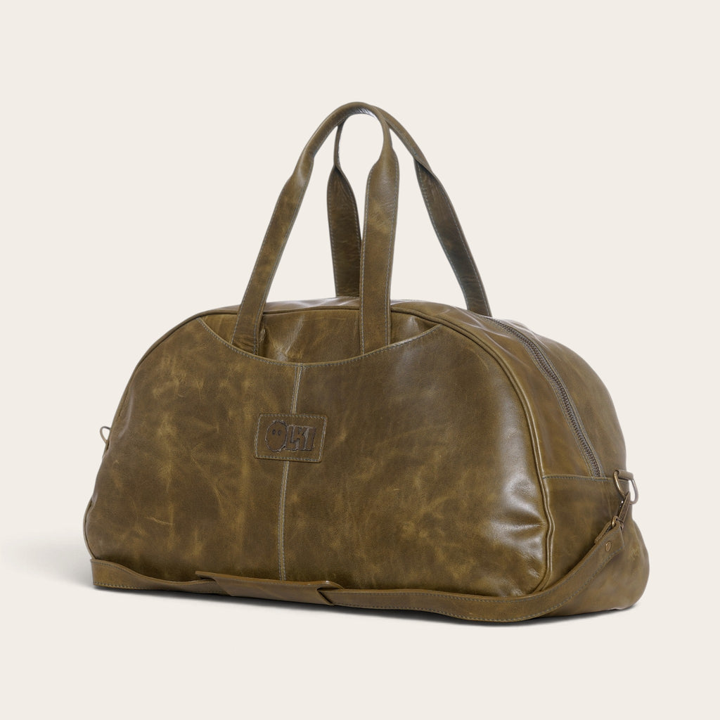 Bolso de viaje OLKI Baker en cuero verde con asas resistentes y diseño espacioso para escapadas de fin de semana