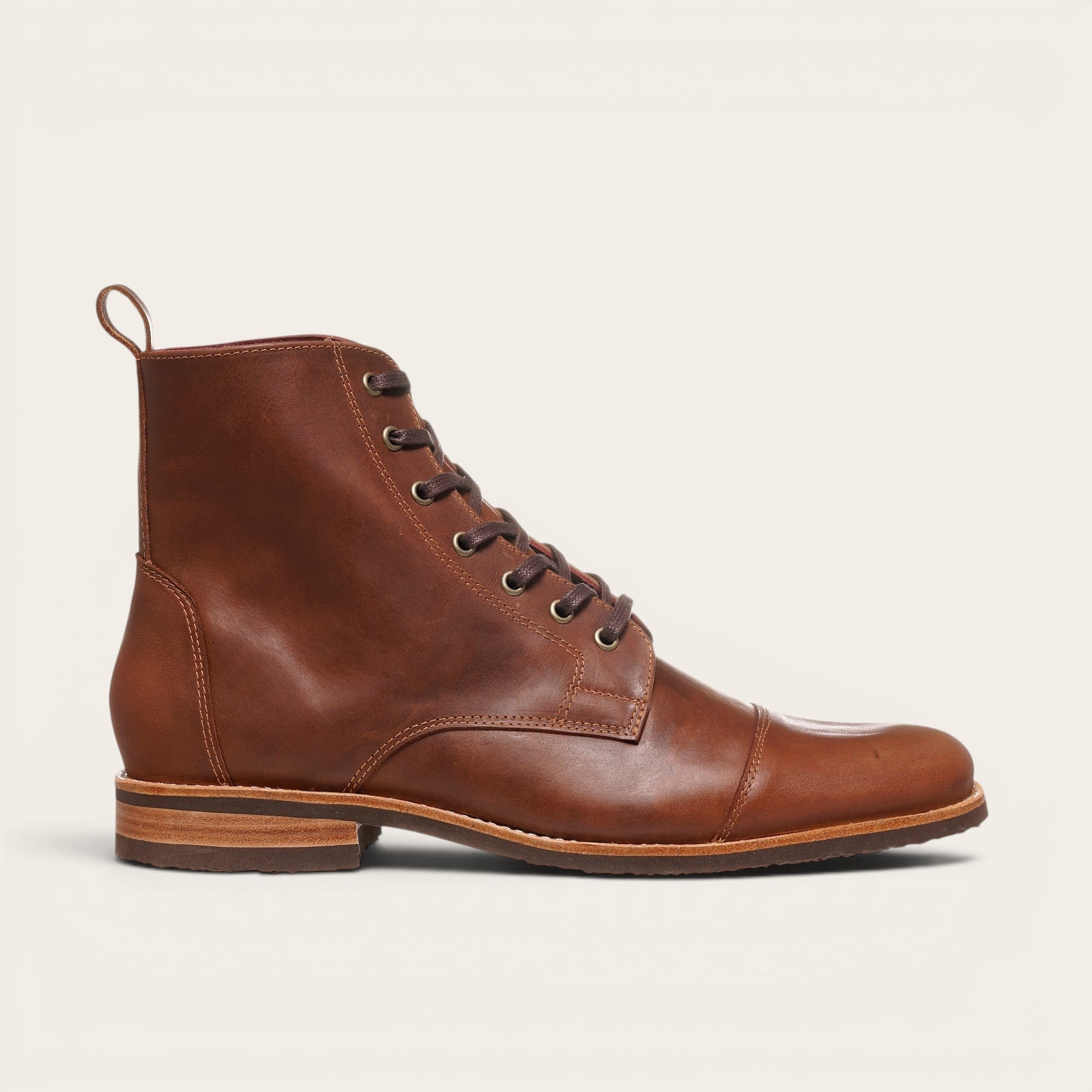 Botín OLKI Osorno Moka de cuero chocolate para hombre con cordones y suela de caucho chocolate.