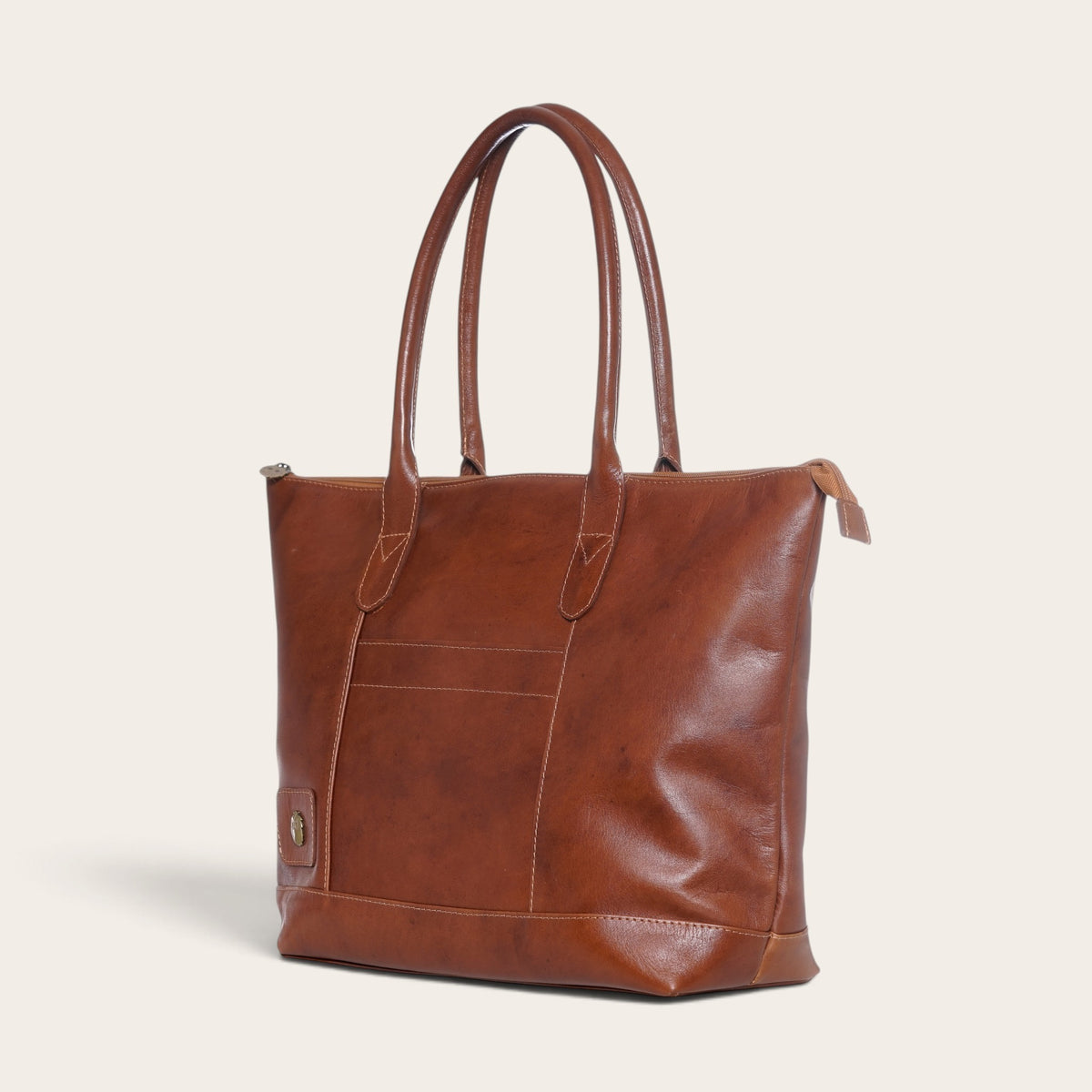 Cartera de hombro OLKI modelo Tulipán en cuero color castaño con asas largas y cierre superior