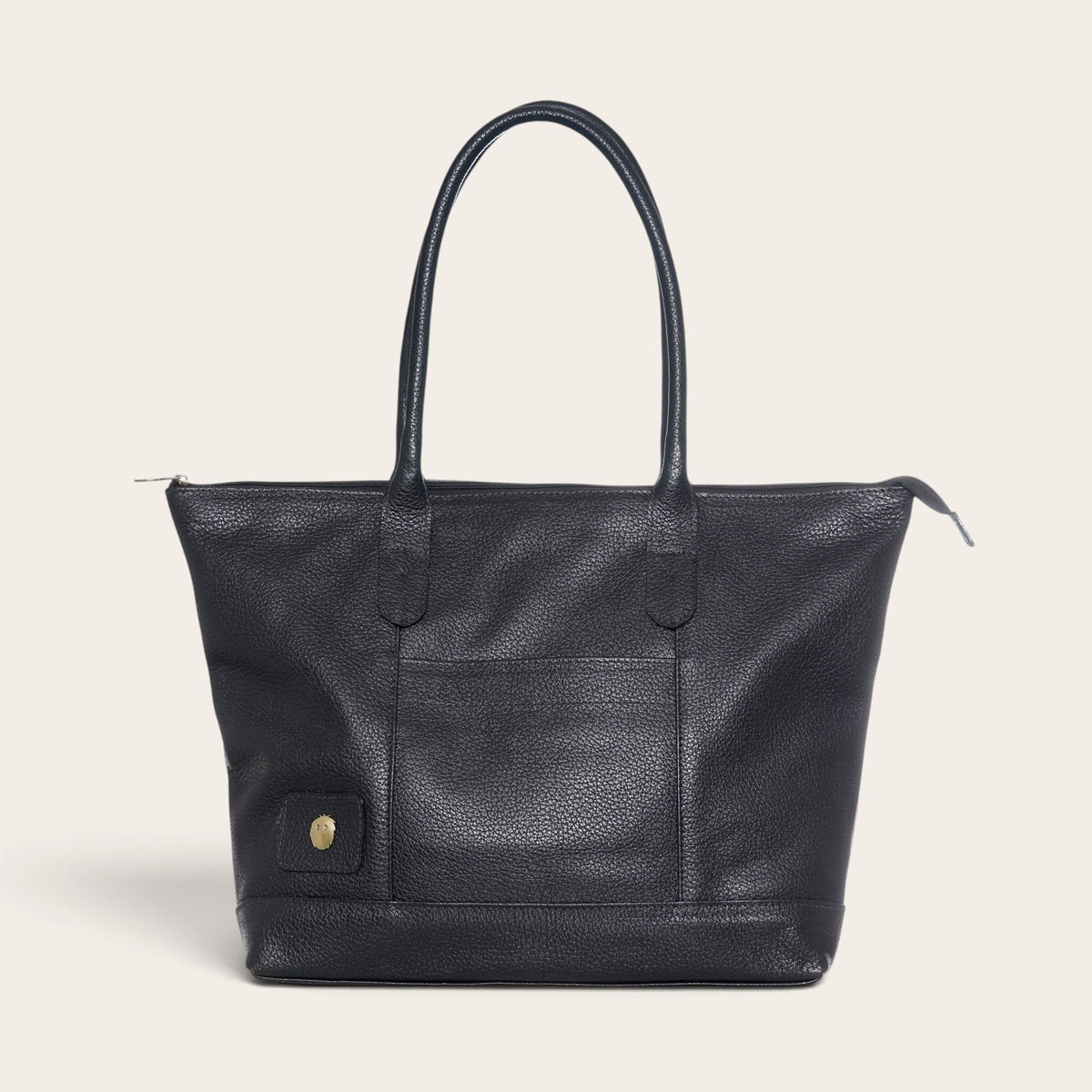 Cartera de hombro OLKI Tulipán en cuero graso negro con textura marcada, asas largas y cierre superior seguro.