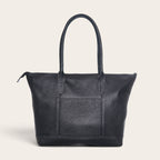 Cartera de hombro OLKI Tulipán en cuero graso negro con textura marcada, asas largas y cierre superior seguro.