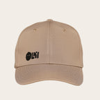 Gorra beige unisex OLKI con visera curva y logo frontal en relieve, ideal para uso diario y actividades al aire libre.