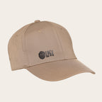 Gorra beige unisex OLKI Lifestyle Tamarugal con visera curva y logo frontal en relieve, ideal para uso diario y actividades al aire libre.