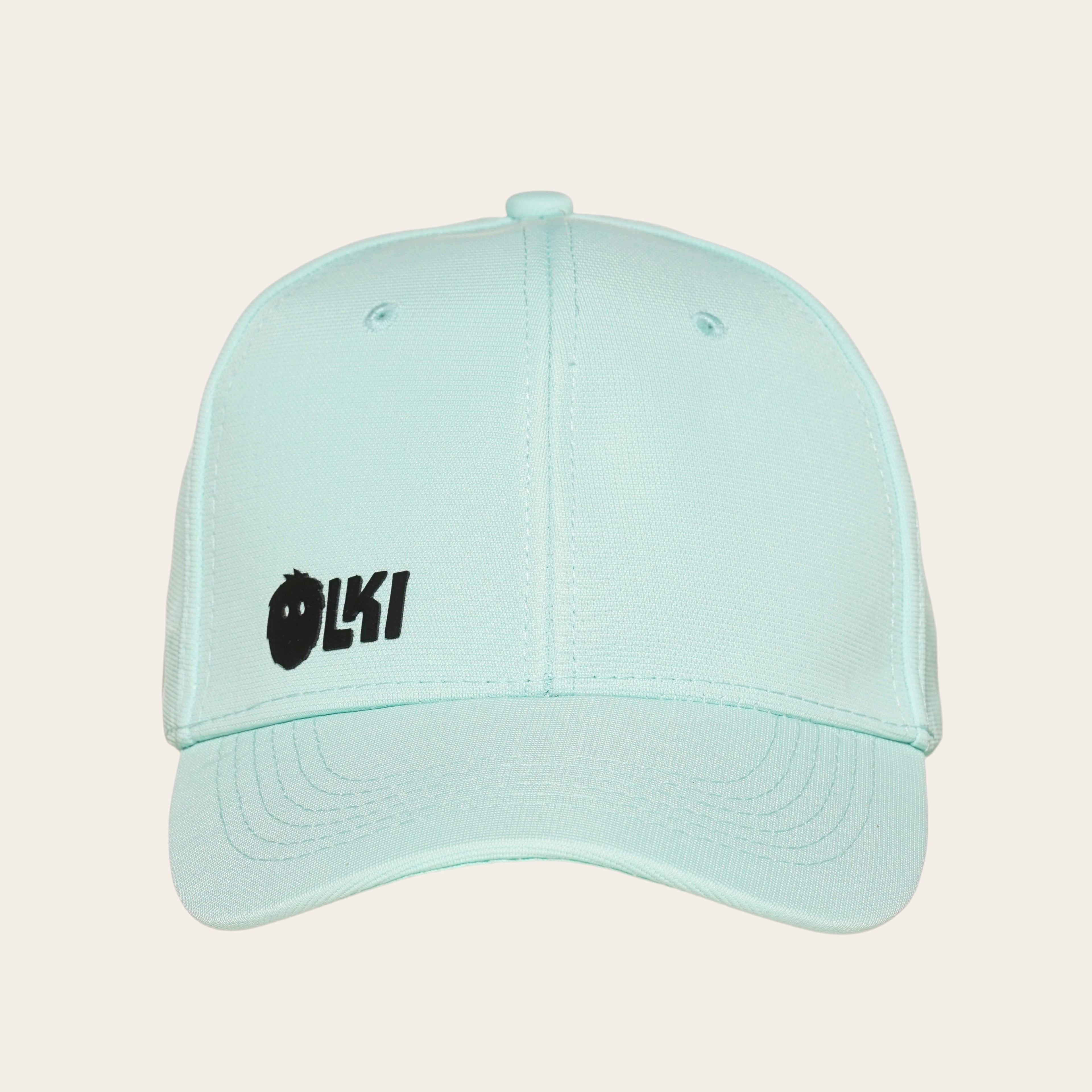 Gorra OLKI unisex color menta con logo frontal en relieve y visera curva. Malla transpirable en los laterales.