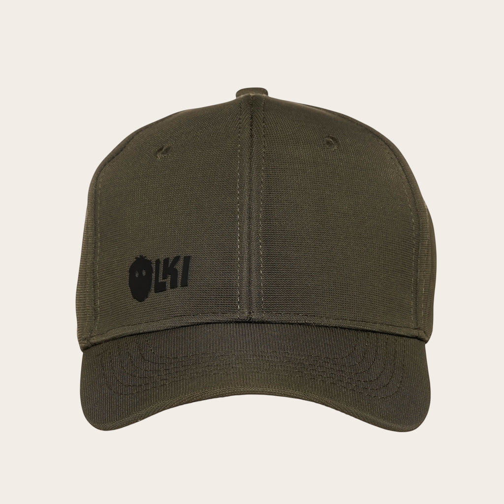 Gorra unisex OLKI Tamarugal verde con logo frontal en relieve y visera curva.